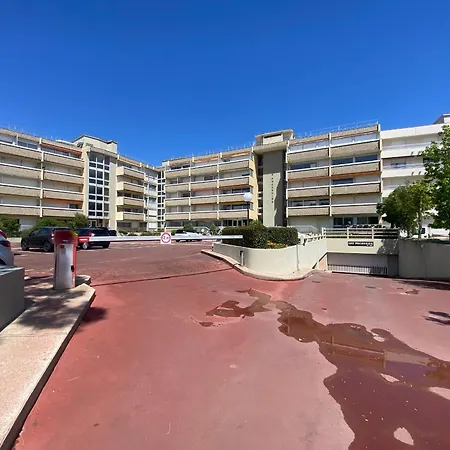 Apartment T1 Avec Terrasse Et Parking Securise - Fr-1-374-234