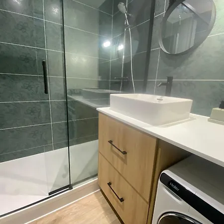 T1 Avec Terrasse Et Parking Securise - Fr-1-374-234 Apartment